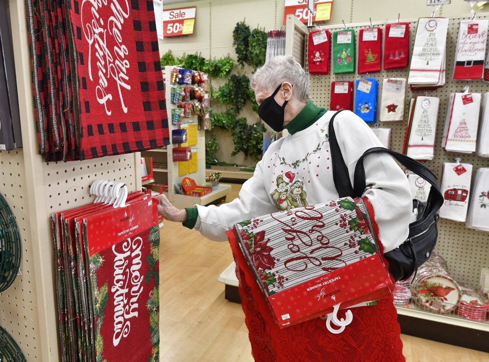 Black Friday Christmas shoppers